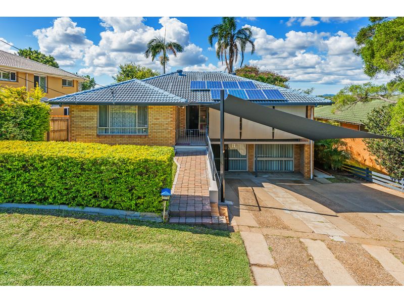 15 Cresthaven  Drive, Mansfield QLD 4122