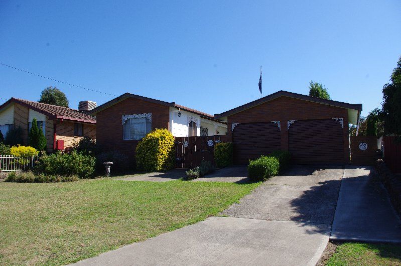 12 Woodland Avenue
