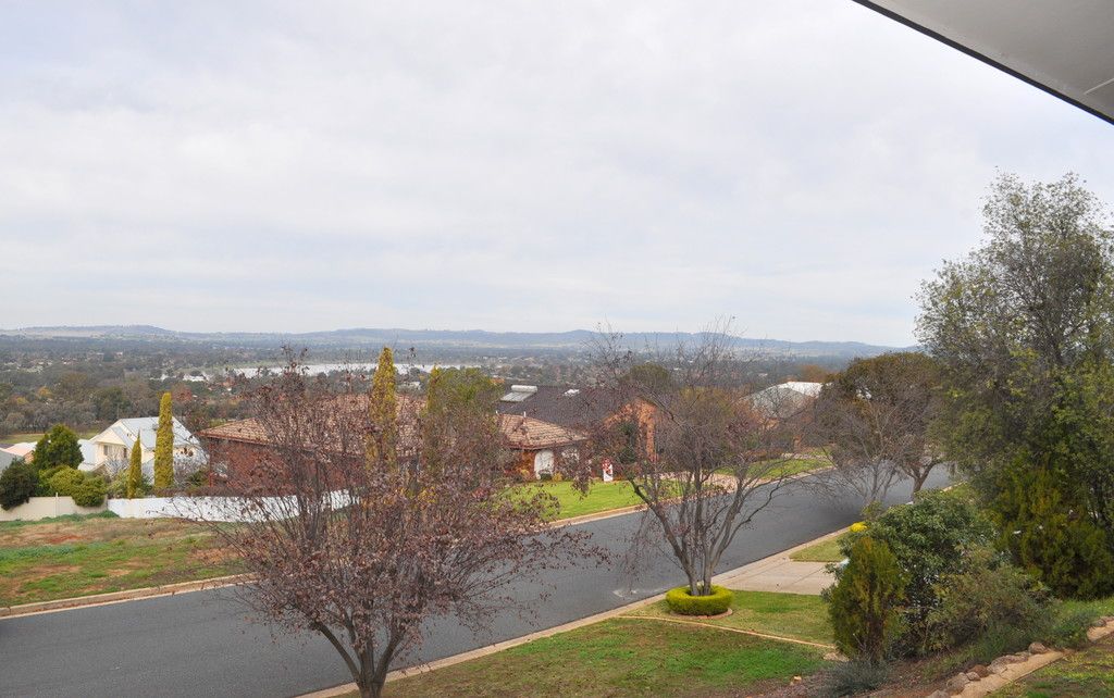 33 Henwood Avenue, Wagga Wagga, NSW 2650