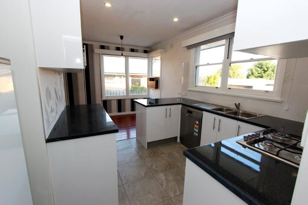 27 Porter Avenue, Highton, VIC 3216