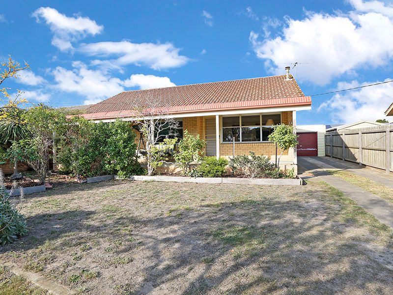 27 Hitchcock Street, Breakwater, VIC 3219