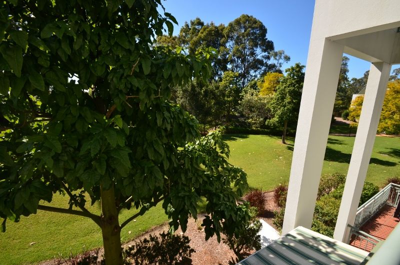 76 Chichester Drive, Arundel QLD 4214