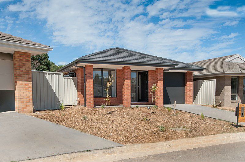 10 Brookfield Mews, Lavington, NSW 2641