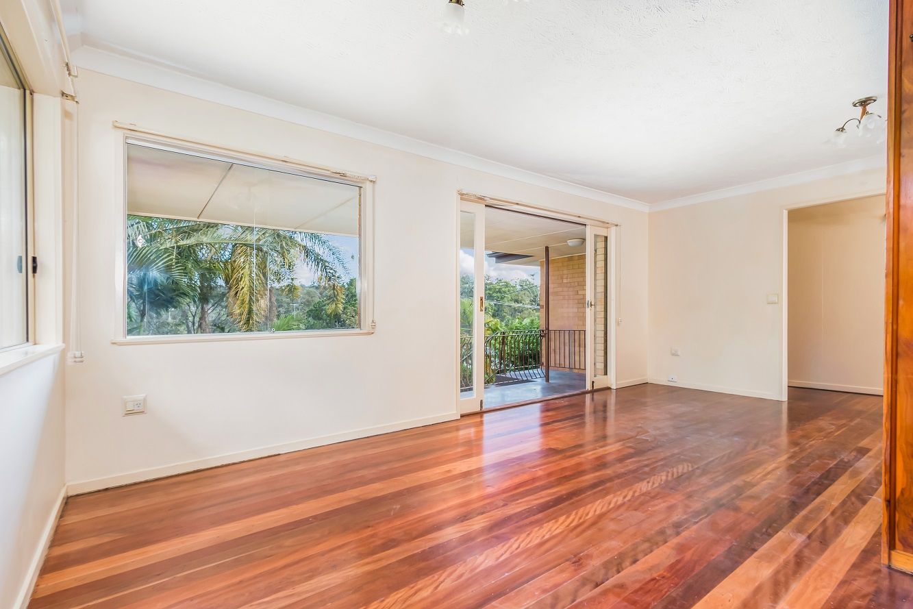 43 Dobbs Street, Holland Park West, QLD 4121
