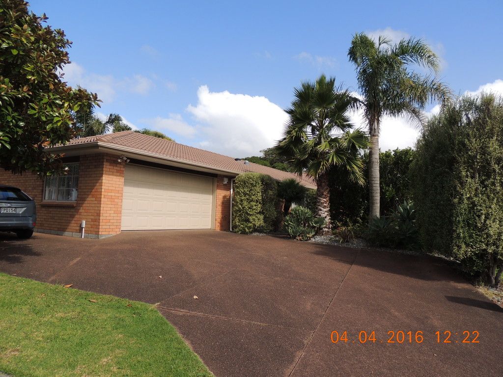 55 Bob Charles Drive, Golflands, Manukau City