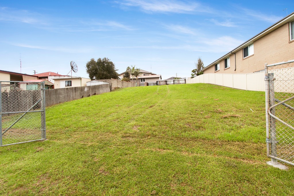 4 Aitkin Place, Lake Heights, NSW 2502
