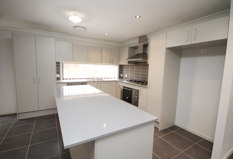 17 Ivor Avenue, Middleton Grange, NSW 2171