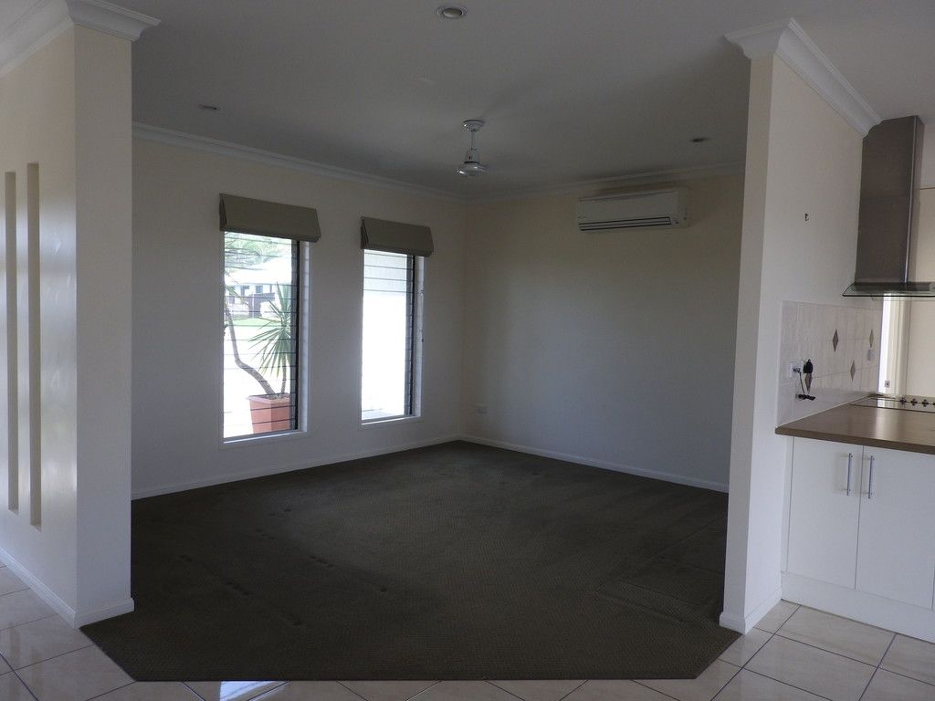 56 Hillock Crescent, Bushland Beach, QLD 4818