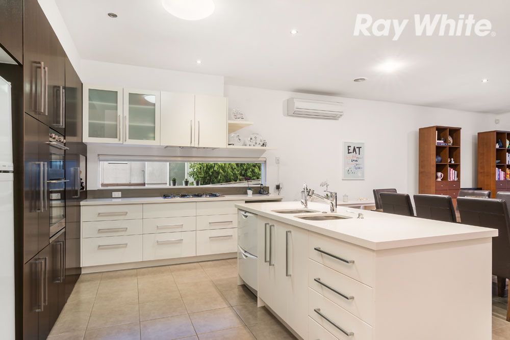 25 Sugarloaf Drive, Macleod, VIC 3085