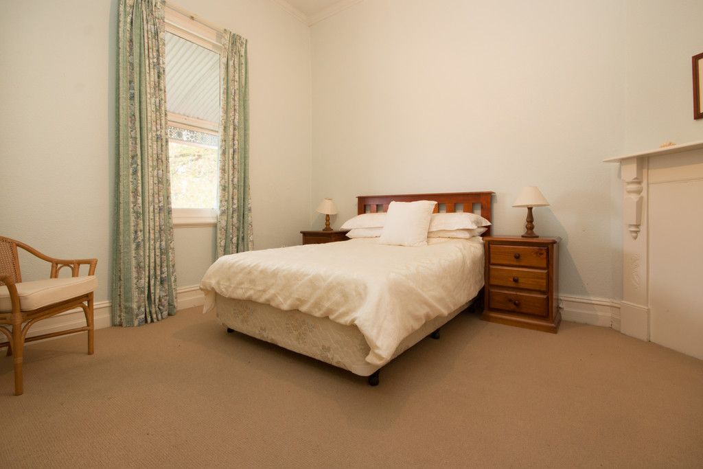 208 Armstrong Street, Soldiers Hill, VIC 3350