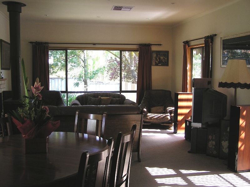 1 Stanley Place, Clare, SA 5453