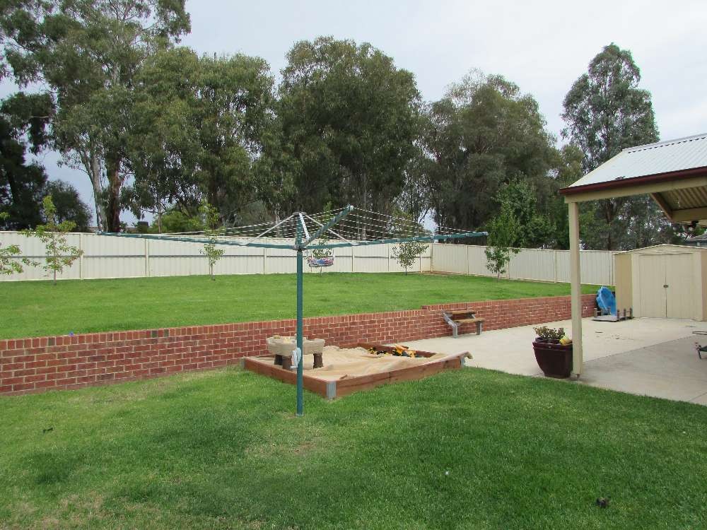 39 Dunne Crescent, Thurgoona, NSW 2640