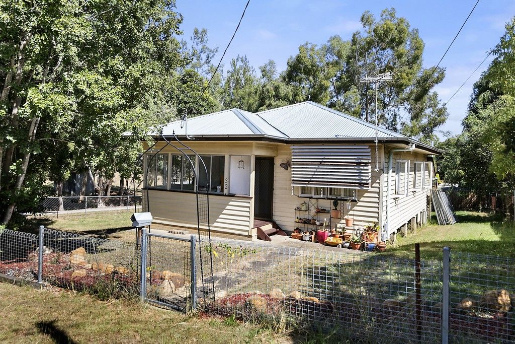 32 Stephenson Street, Sadliers Crossing QLD 4305