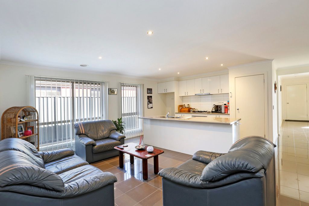 8 Mallard Court, Lara, VIC 3212