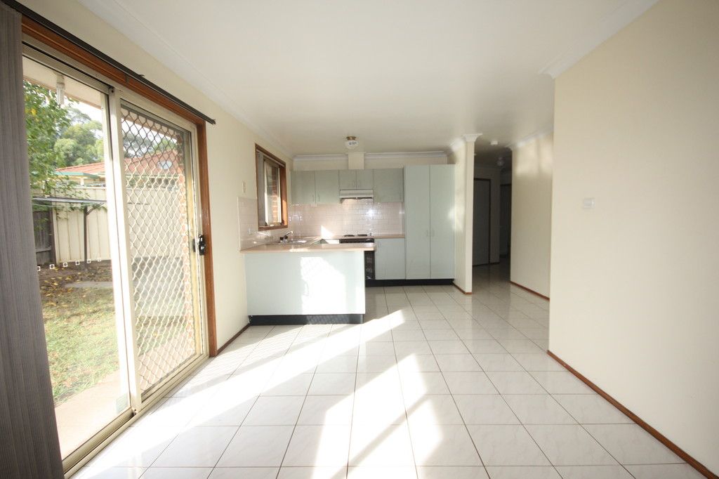 2/14 Bird Place, St Helens Park, NSW 2560