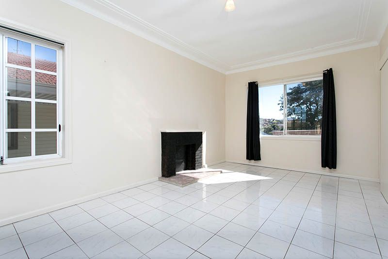 10 Trevor Avenue, Lake Heights, NSW 2502