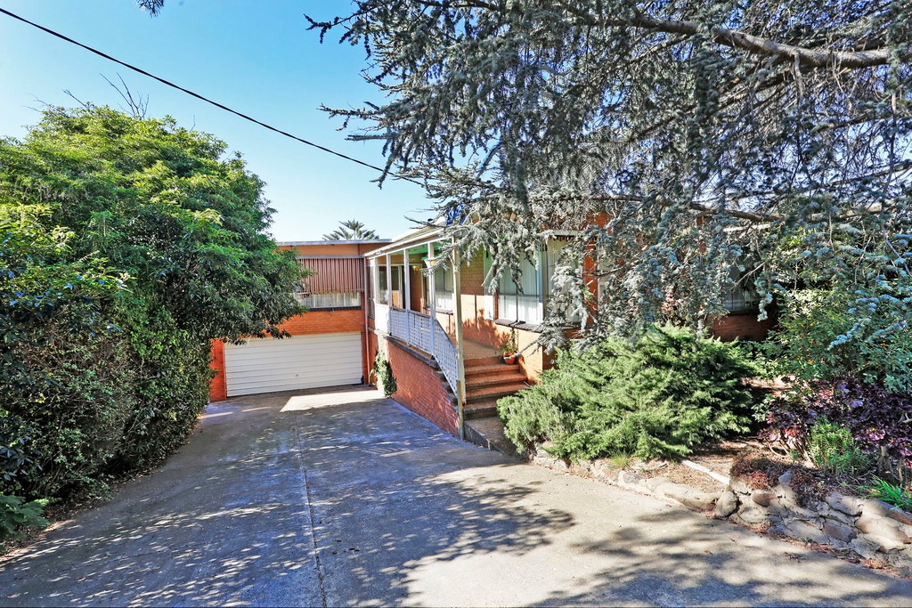 30 Scenic Road, Highton, VIC 3216