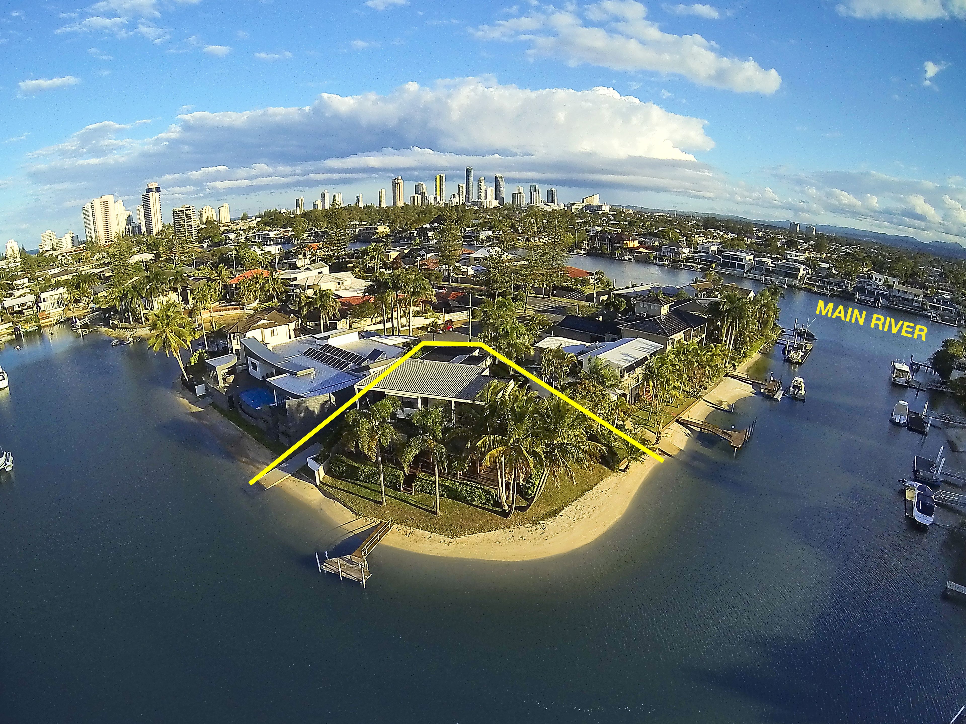 138 Amalfi Drive, Isle Of Capri QLD 4217