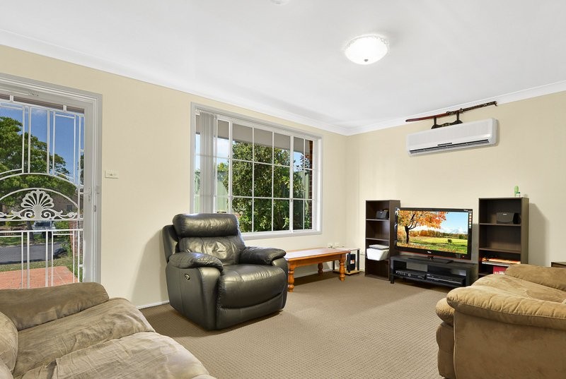 4 Peerless Close, Ingleburn, NSW 2565