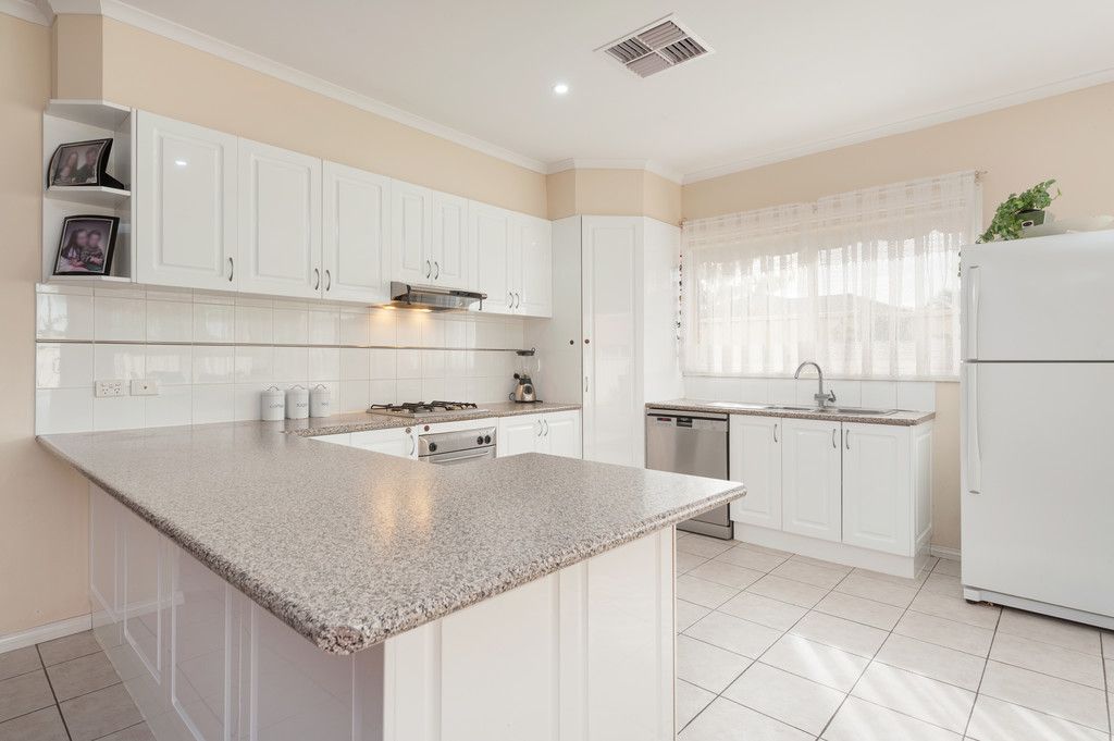 11 Merrivale Place, Roxburgh Park, VIC 3064