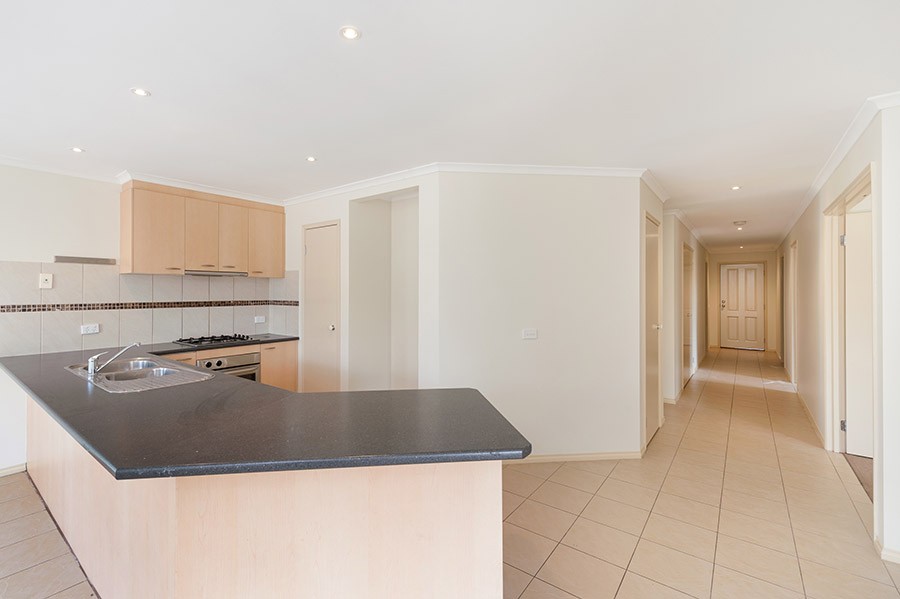 8 Swinburne Close, Craigieburn, VIC 3064