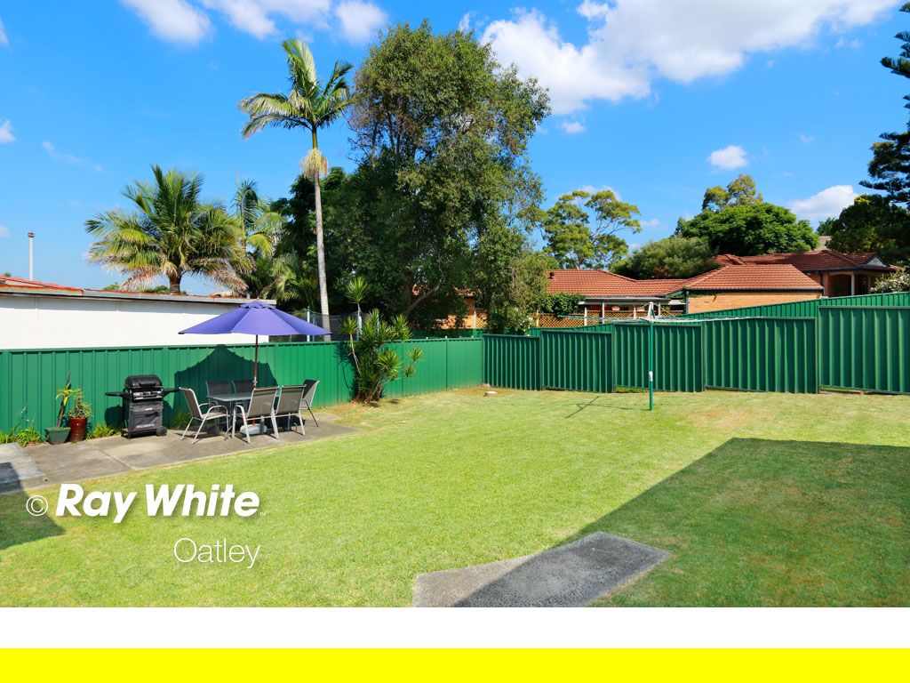 8 Forshaw Avenue, Peakhurst, NSW 2210