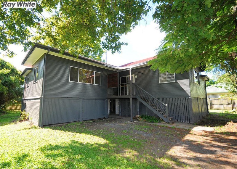 15 MARTIN, POINT VERNON, QLD 4655