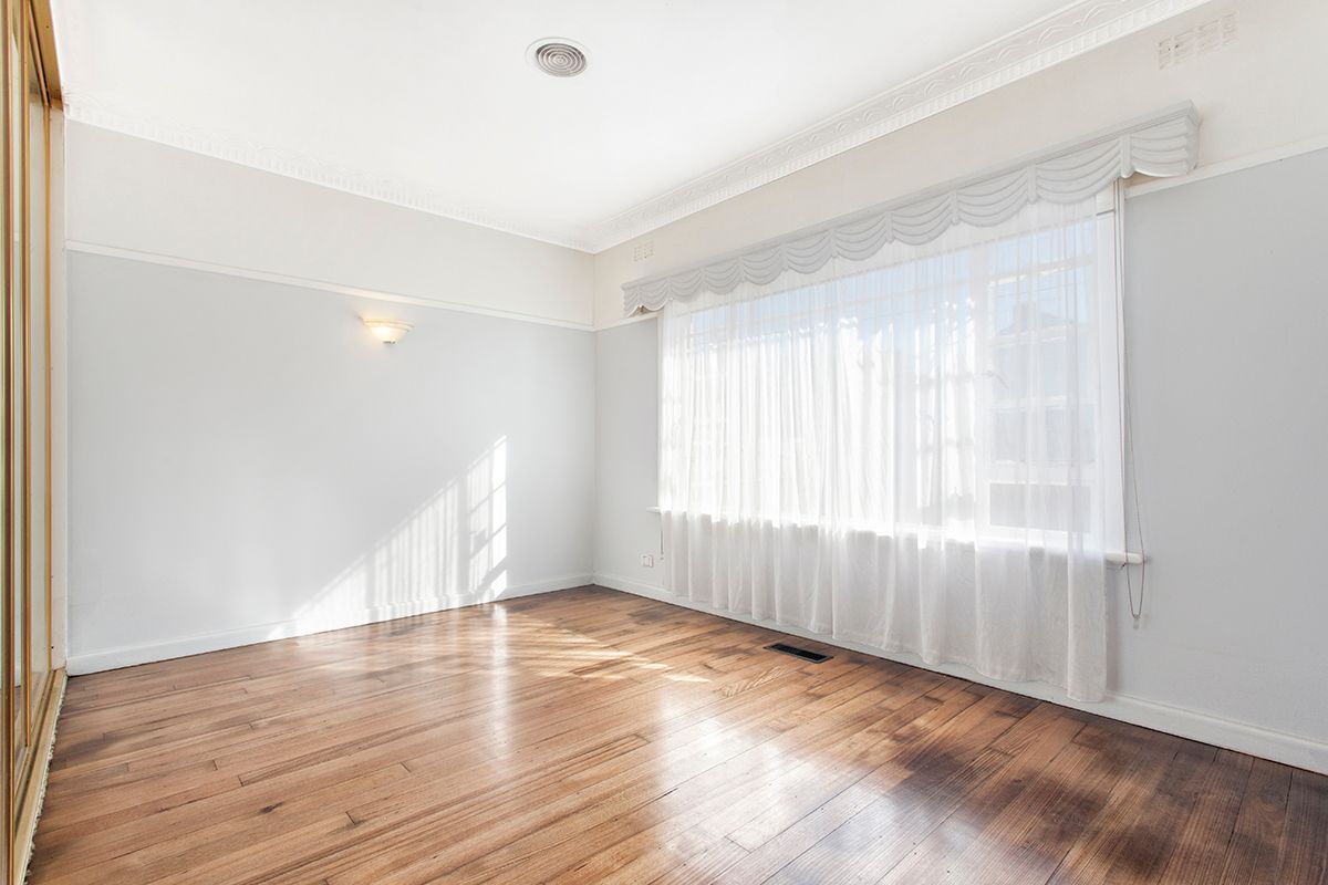 29 McLaurin Road, Carnegie, VIC 3163