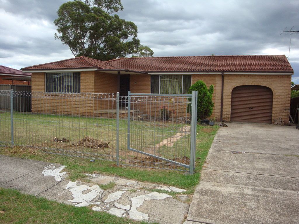 8 Pueblo Street, Greenfield Park, NSW 2176