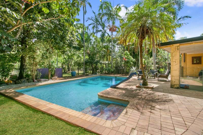 12 Banksia Close, Holloways Beach QLD 4878