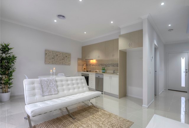 2/155 Rathcown Road, Reservoir, VIC 3073