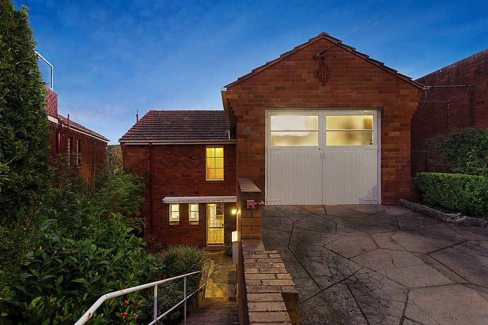 7 Churchill Crescent