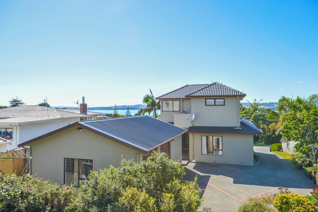 10 Montgomery Crescent, Cockle Bay, Manukau City