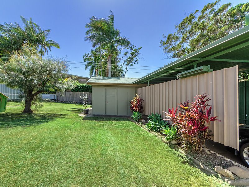 13 First Avenue, Labrador, QLD 4215