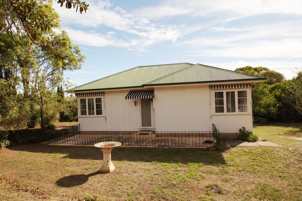 24 Kurrawatha Avenue
