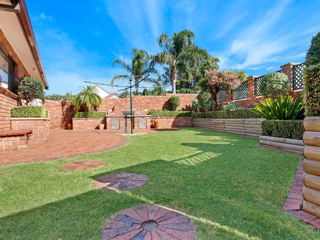 2 Onyx Close, Bossley Park, NSW 2176