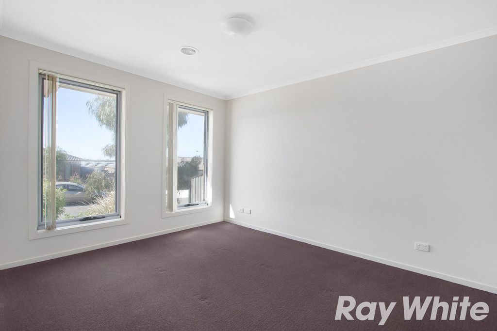 42 Botham Crescent, Pakenham, VIC 3810
