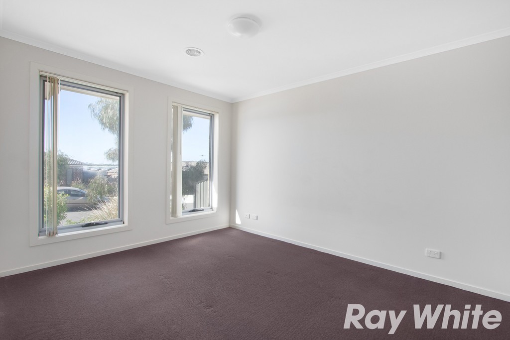 42 Botham Crescent, Pakenham, VIC 3810