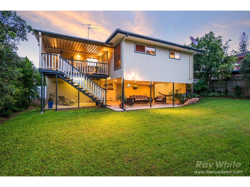 10 Redleaf Street, Mansfield, QLD 4122
