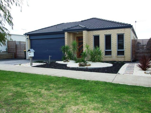 4 Rosella Grove, COWES, VIC 3922