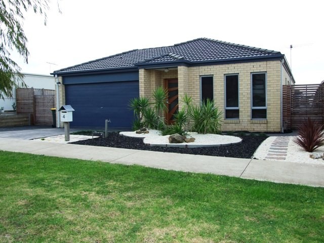 4 Rosella Grove, COWES, VIC 3922