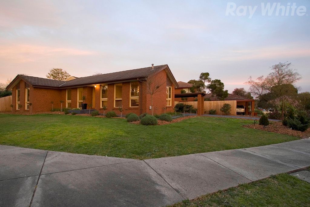 1 Lynian Court, FERNTREE GULLY, VIC 3156