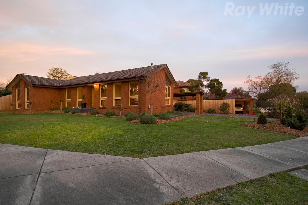 1 Lynian Court, FERNTREE GULLY, VIC 3156