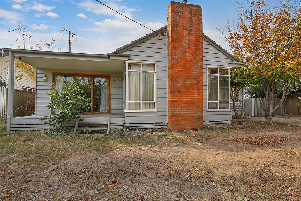 6 Parkview Parade, Benalla, VIC 3672