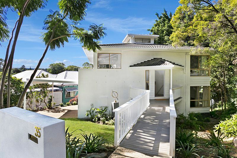 35 Rowena Street, Kenmore QLD 4069