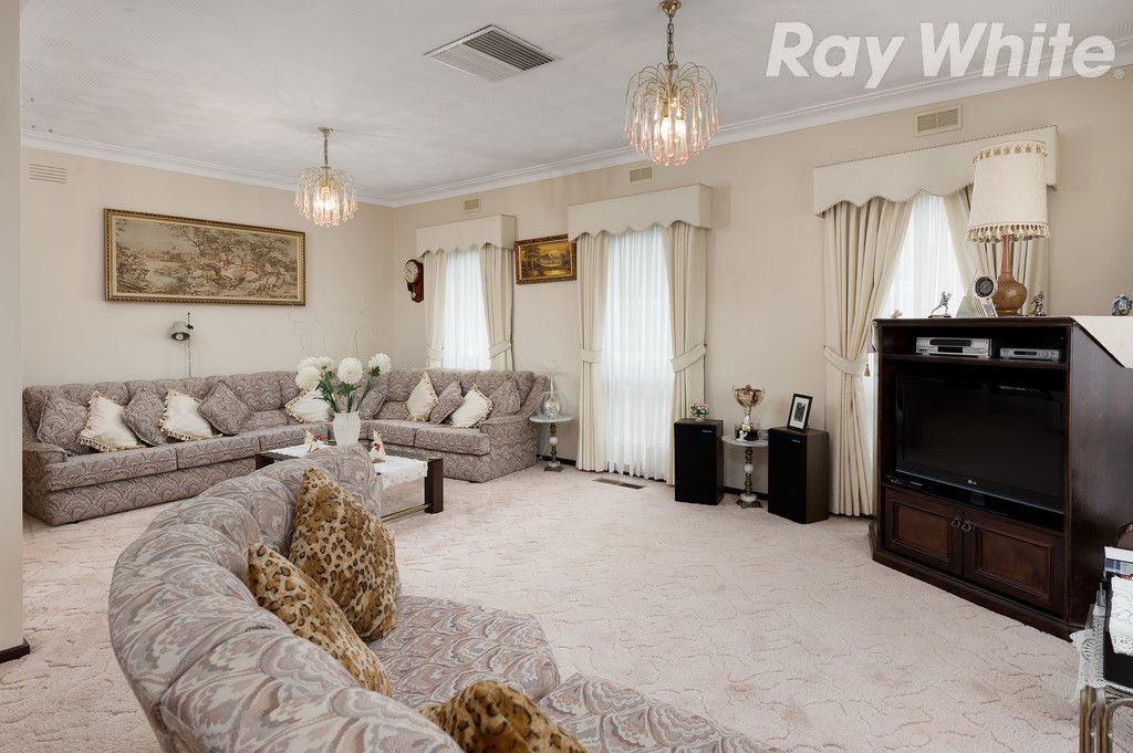 77 San Remo Drive, Avondale Heights, VIC 3034