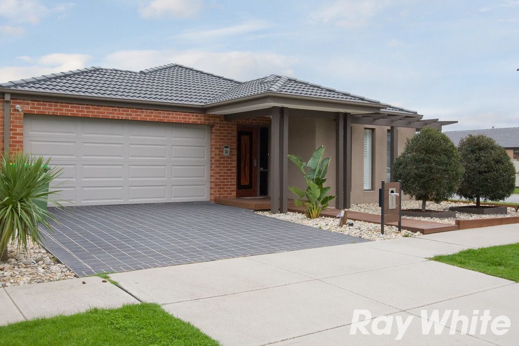 13 Victory Drive, Pakenham, VIC 3810