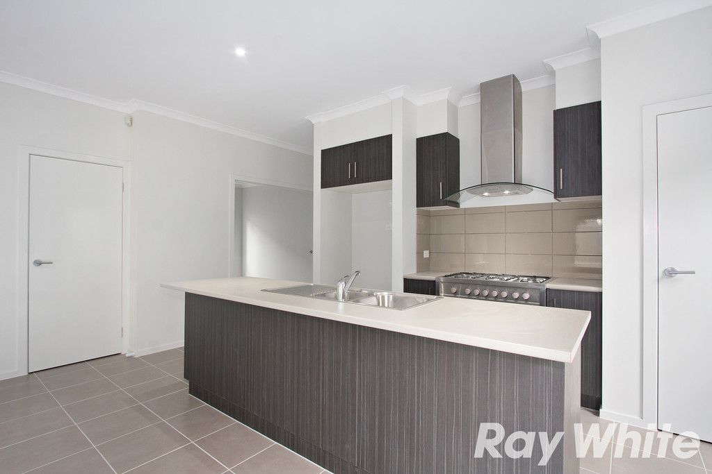 84 Dusseldorp Avenue, Pakenham, VIC 3810