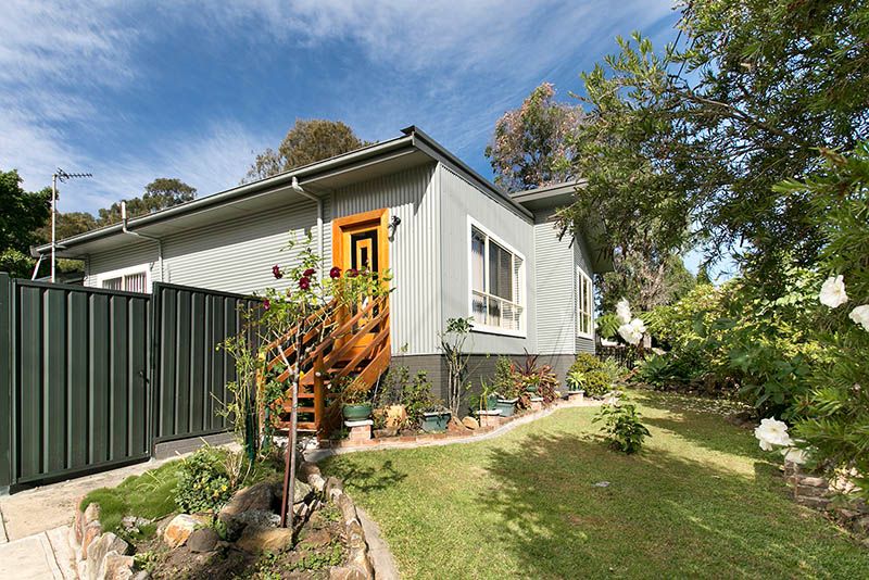 54 Lake Entrance Road, Oak Flats, NSW 2529