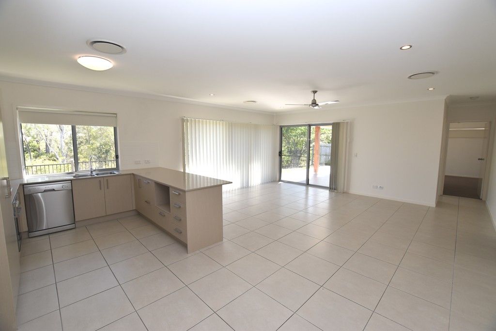 19 Boonderee Place, New Auckland, QLD 4680